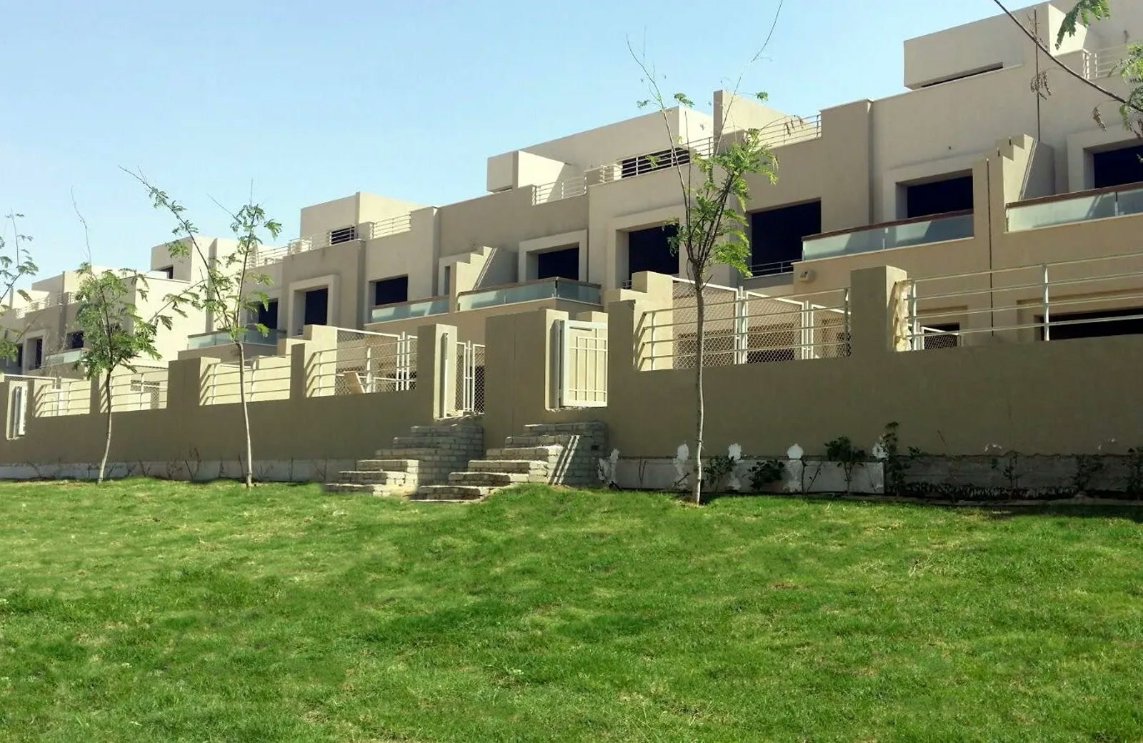 واجهة ومنظر عام لمشروع بالم هيلز قطامية في القاهرة الجديدة